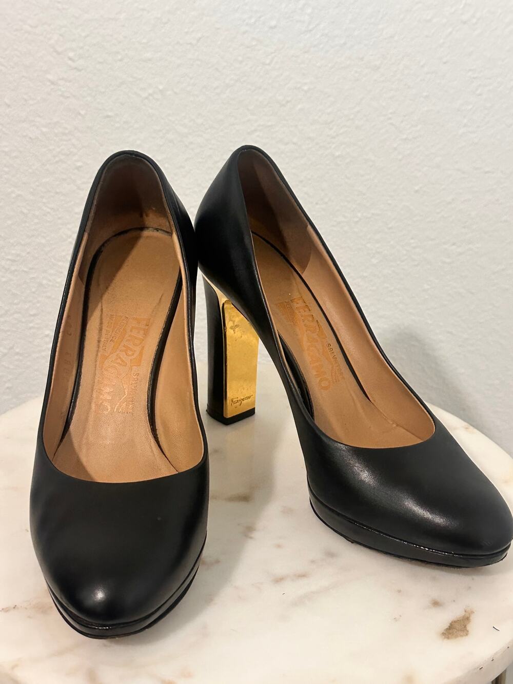 Vintage Ferragamo Boutique Platform Pumps 7B Black Leather Gold Heel Italy